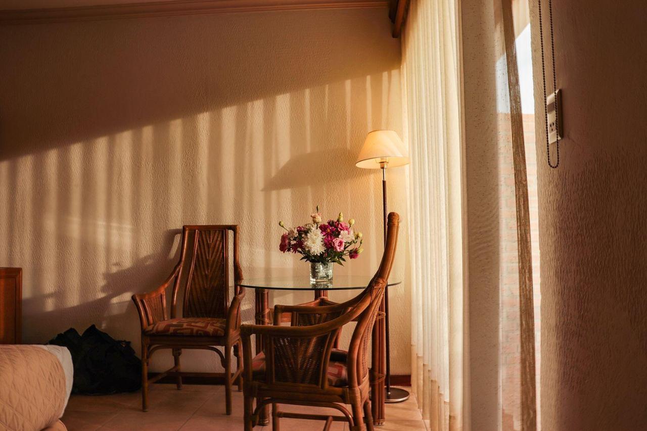 Hotel Los Parrales Tarija Extérieur photo