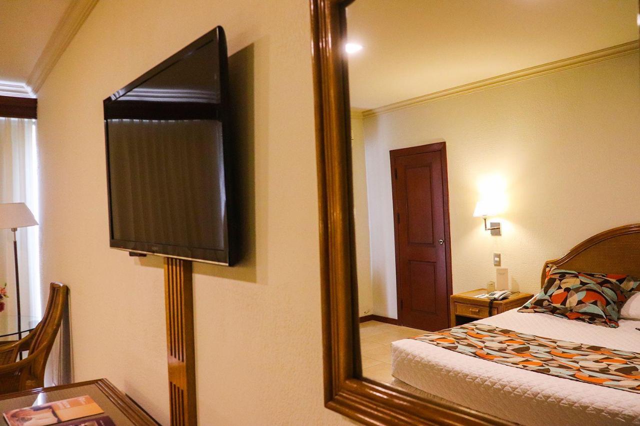 Hotel Los Parrales Tarija Extérieur photo