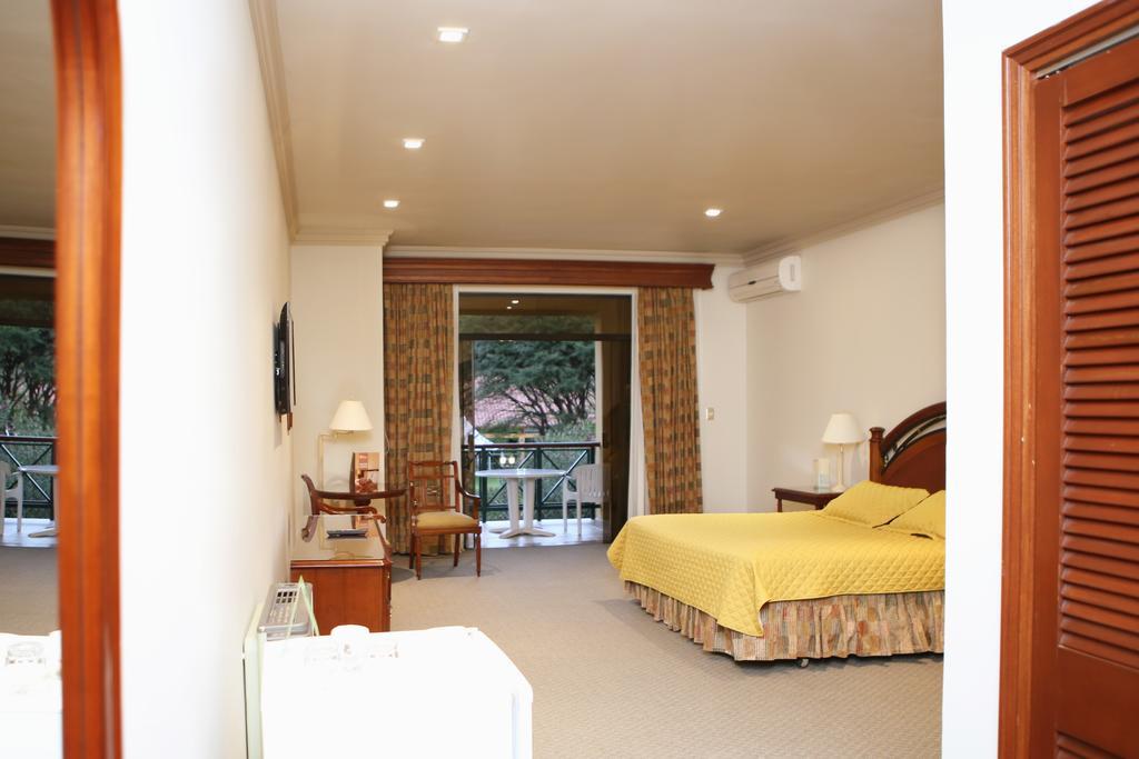 Hotel Los Parrales Tarija Extérieur photo