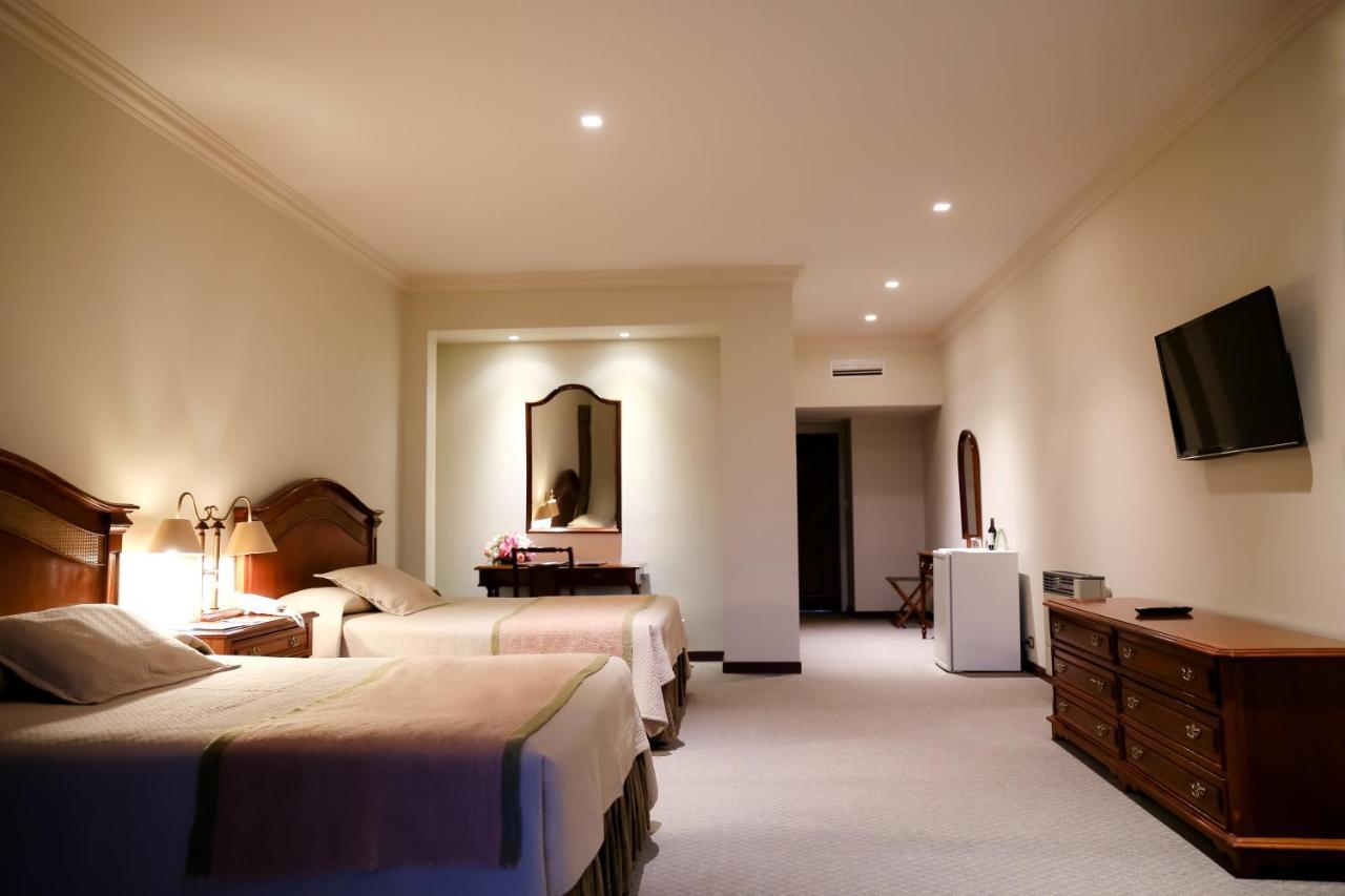 Hotel Los Parrales Tarija Extérieur photo